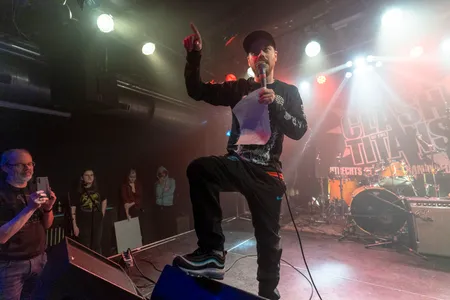 Nick van Tergouw, host van de finale Clash of the Titans 2019/2020, zaterdag 28 januari 2023