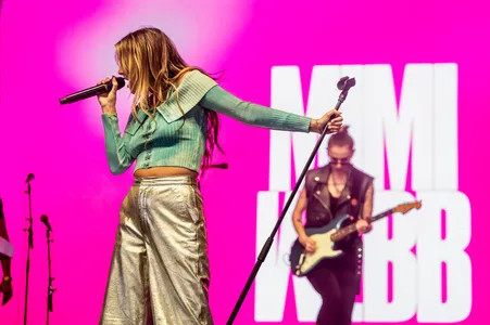 Mimi Webb in de Heineken op Lowlands 2023