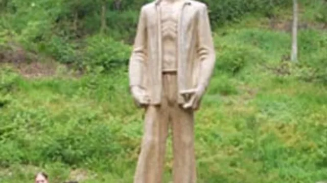 <p>Monument <em>De Steenen Man</em> in Kamp Amersfoort.</p>