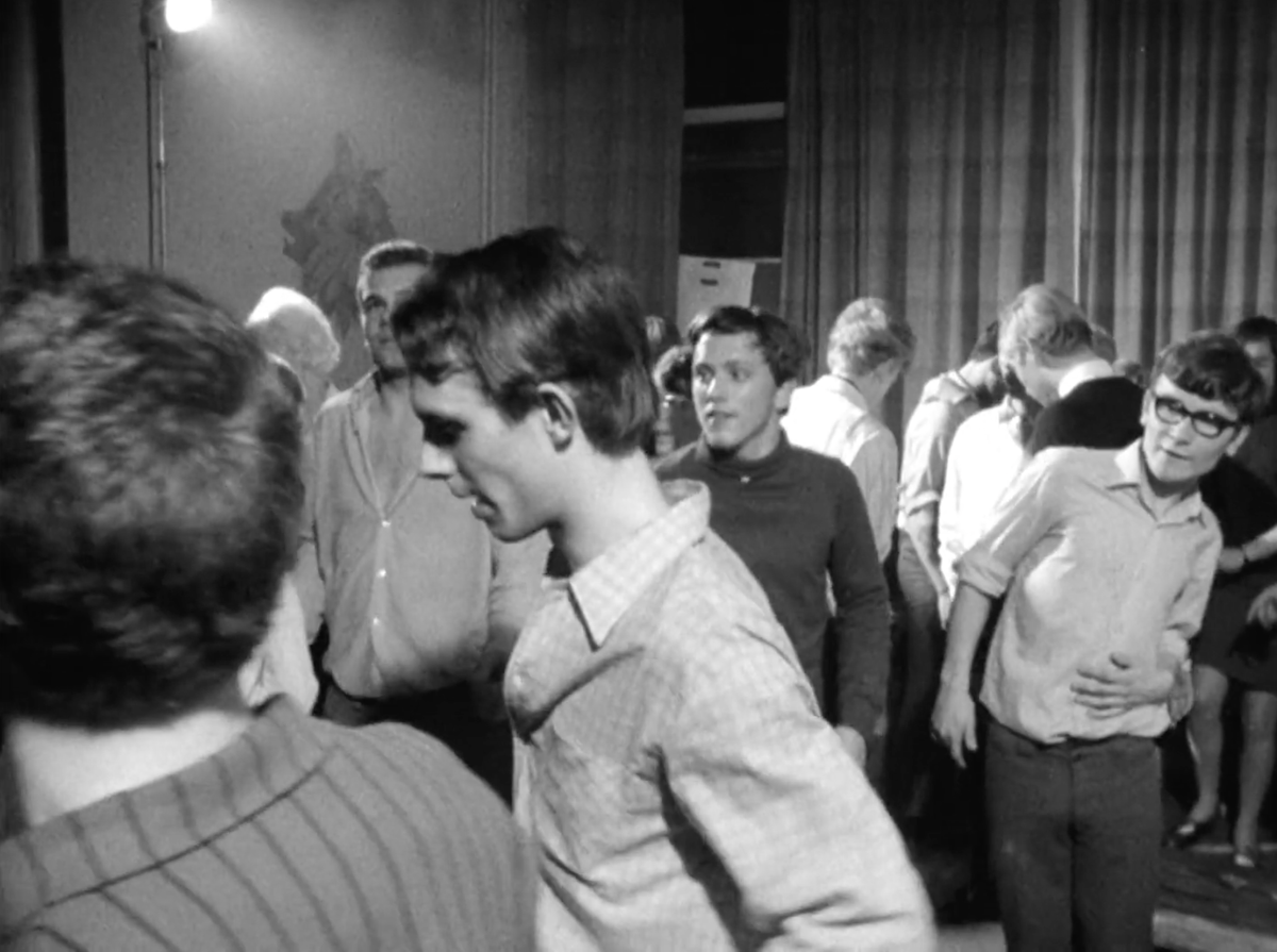 Yetuk lesbian oqituvchi porno Woodmanning ikki marta kirishi