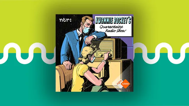 Een podcasttegel waarop je twee mensen met een mondkapje op ziet draaien aan een oude radio.