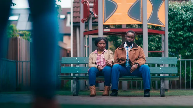 Sarah (Kimberley Agyarko) en Samuel (Emmanuel Ohene Boafo)