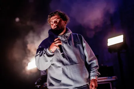 Zwangere Guy live in de India op Lowlands 2022