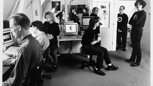 zwartwit afbeelding van team Digitaal van de VPRO in 1995