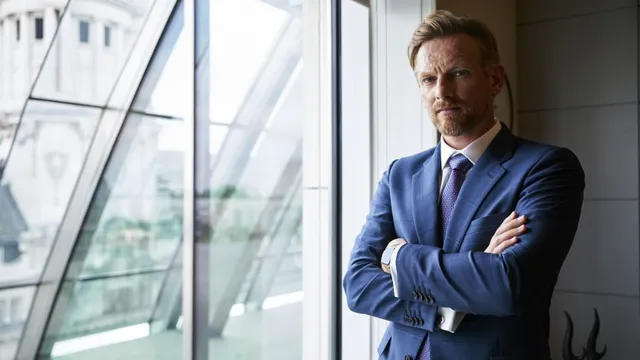 Barry Atsma in The Split