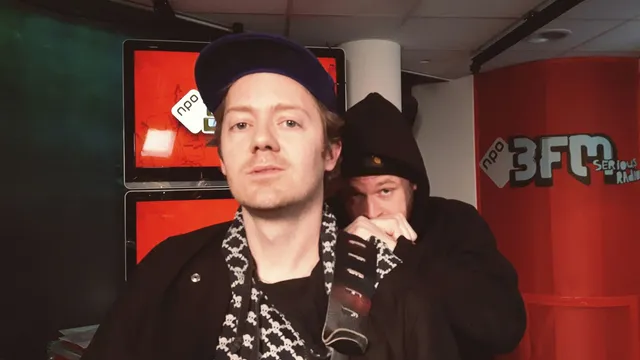 Dazzled Sticks in 3voor12 Radio