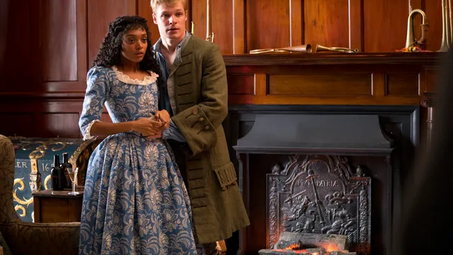 Sophie (Sophie Wilde) en Tom Jones (Solly McLeod)