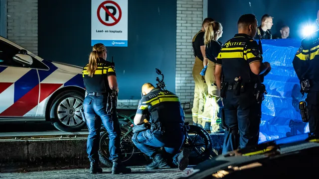 politieauto's- en agenten bij een fatbike en met een blauw zichtscherm