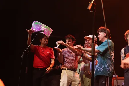 Prijsuitreiking Tweede prijs Awkward