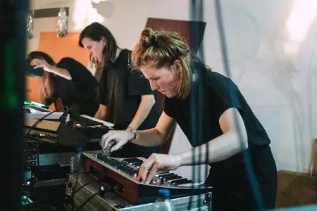 Onegg tijdens 10 jaar Koffie Leute @ Bar Bolsjewiek