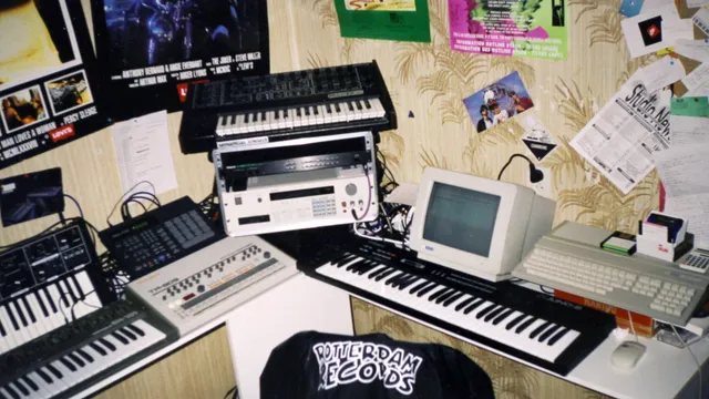 De studio van Rotterdam Termination Source in 1993 (met een echte 909)