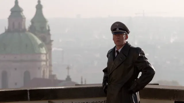 Still uit de eerste aflevering van Himmlers hersens heten Heydrich. Voor gebruik op vpro.nl/hhhh.