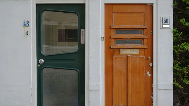 Twee dicht voordeuren