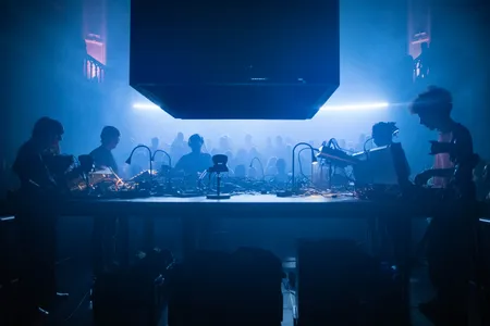 Sfeer op STOOR van Speedy J in Paradiso tijdens ADE 2021