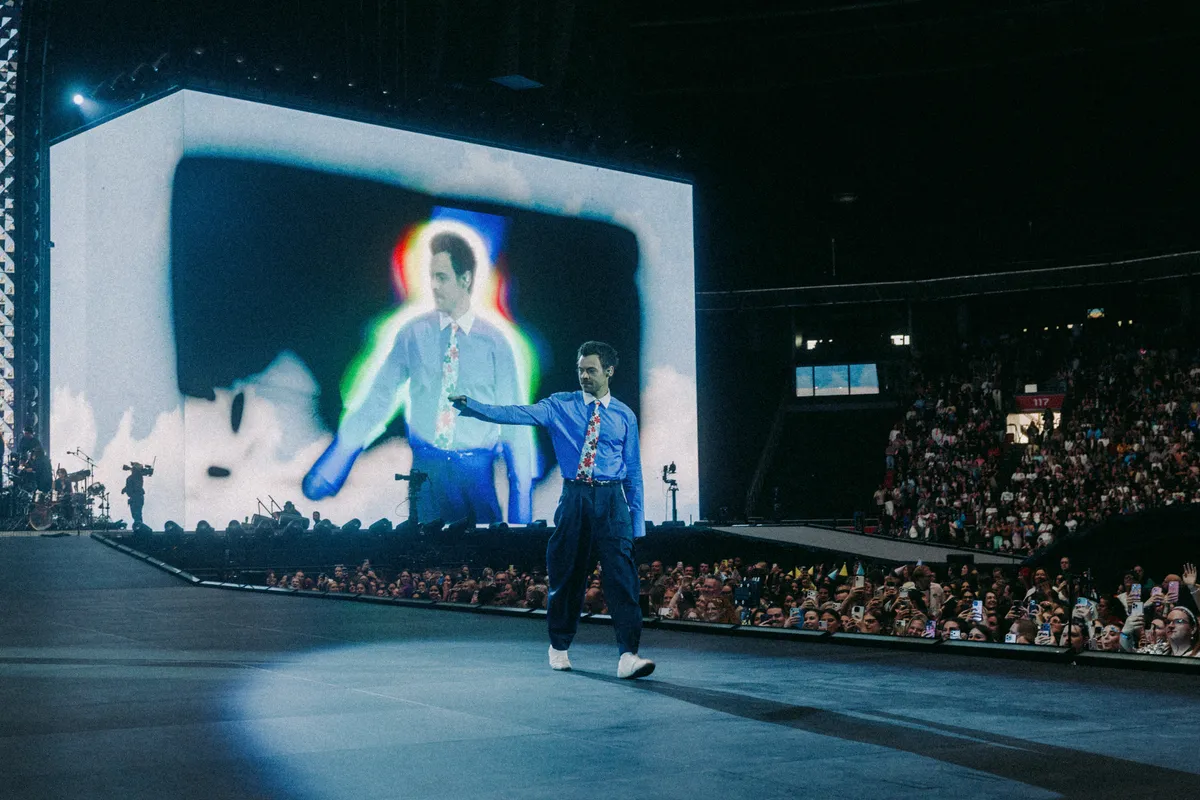 HARRY　TOUR 07 Harry Styles trapt ArenA-marathon af met nieuwe trucs | VPRO 3voor12
