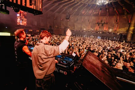 Armin van Buuren en Benwal in de Gashouder op Amsterdam Dance Event 2026