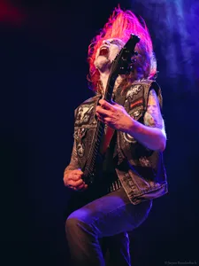 De gitarist van Grafjammer in Iduna