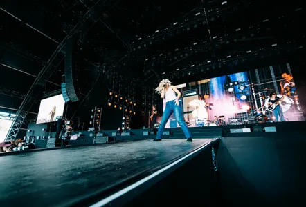 Amyl&theSniffers op Lowlands2026