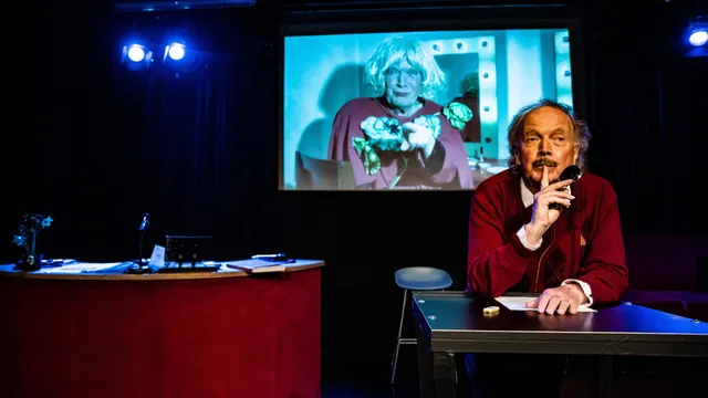 Paul Haenen als Dominee Gremdaat
