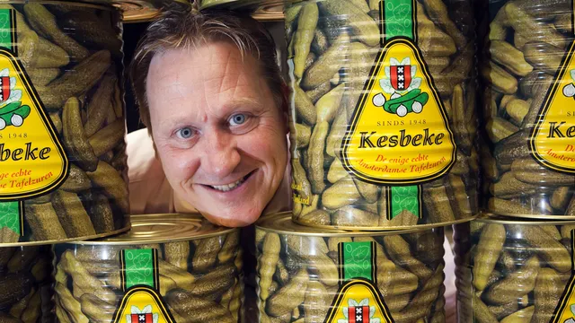 AMSTERDAM - Oos Kesbeke, directeur van Kesbeke Tafelzuren. Het bedrijf bestaat ruim zestig jaar. Nederland telt momenteel nog slechts een handvol tafelzuurbedrijven. ANP XTRA