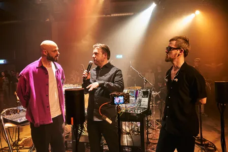 Host Manu van Kersbergen, Kypski en Bram Hakkens