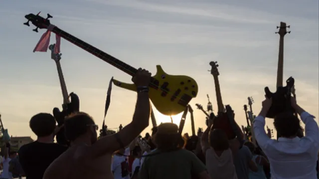 still uit We are the thousand