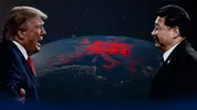 Samengesteld beeld van de Amerikaanse leider Donald Trump tegenover de Chinese leider Xi Jinping, met op de achtergrond een kaart van europa