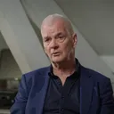 Still van Piet Bakker uit de aflevering 'Ondermijning aan de Zaan" van Medialogica