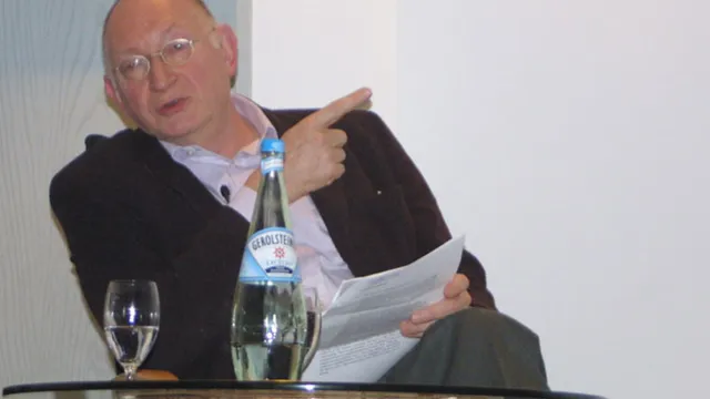 De Britse documentairemaker Brian Lapping