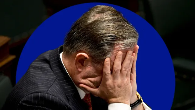 Bart De Wever slaat de handen voor zijn gezicht