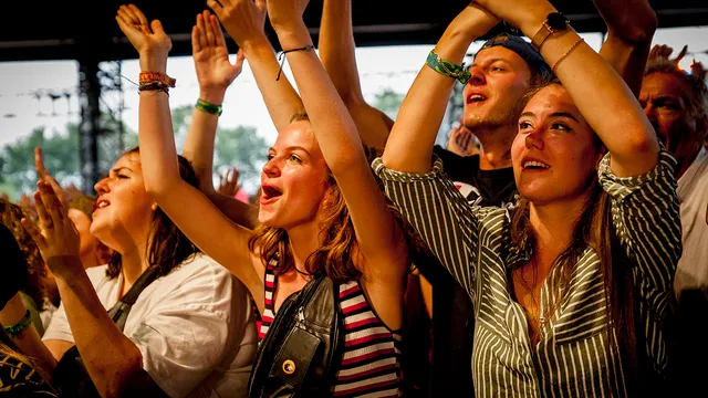 Fans van James Bay in de Alpha op Lowlands 2018