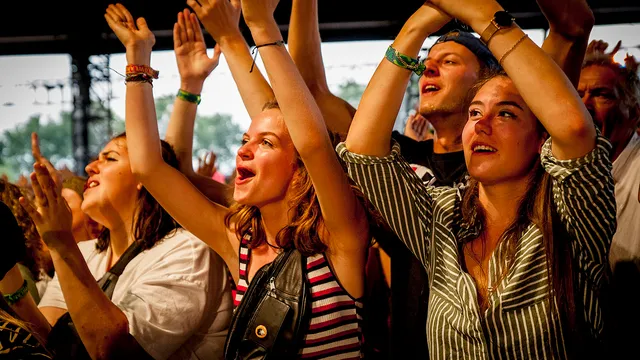Fans van James Bay in de Alpha op Lowlands 2018