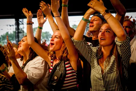Fans van James Bay in de Alpha op Lowlands 2018