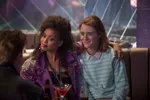 Gugu Mbatha-Raw en Mackenzie Davis in Black Mirror: San Junipero