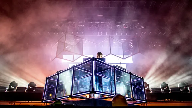 Flume in Teddy Widder, Down The Rabbit Hole. 2016