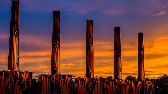 De iconische torens op Lowlands 2019
