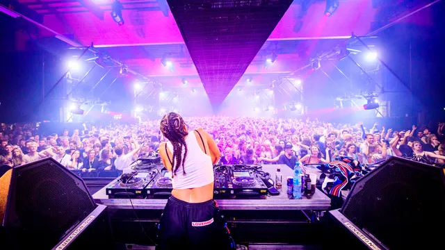 Jayda G tijdens DGTL op ADE 2022