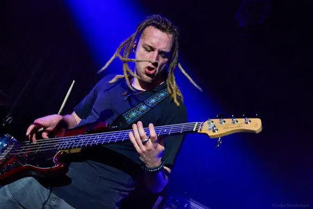 Dan and the Middle Men