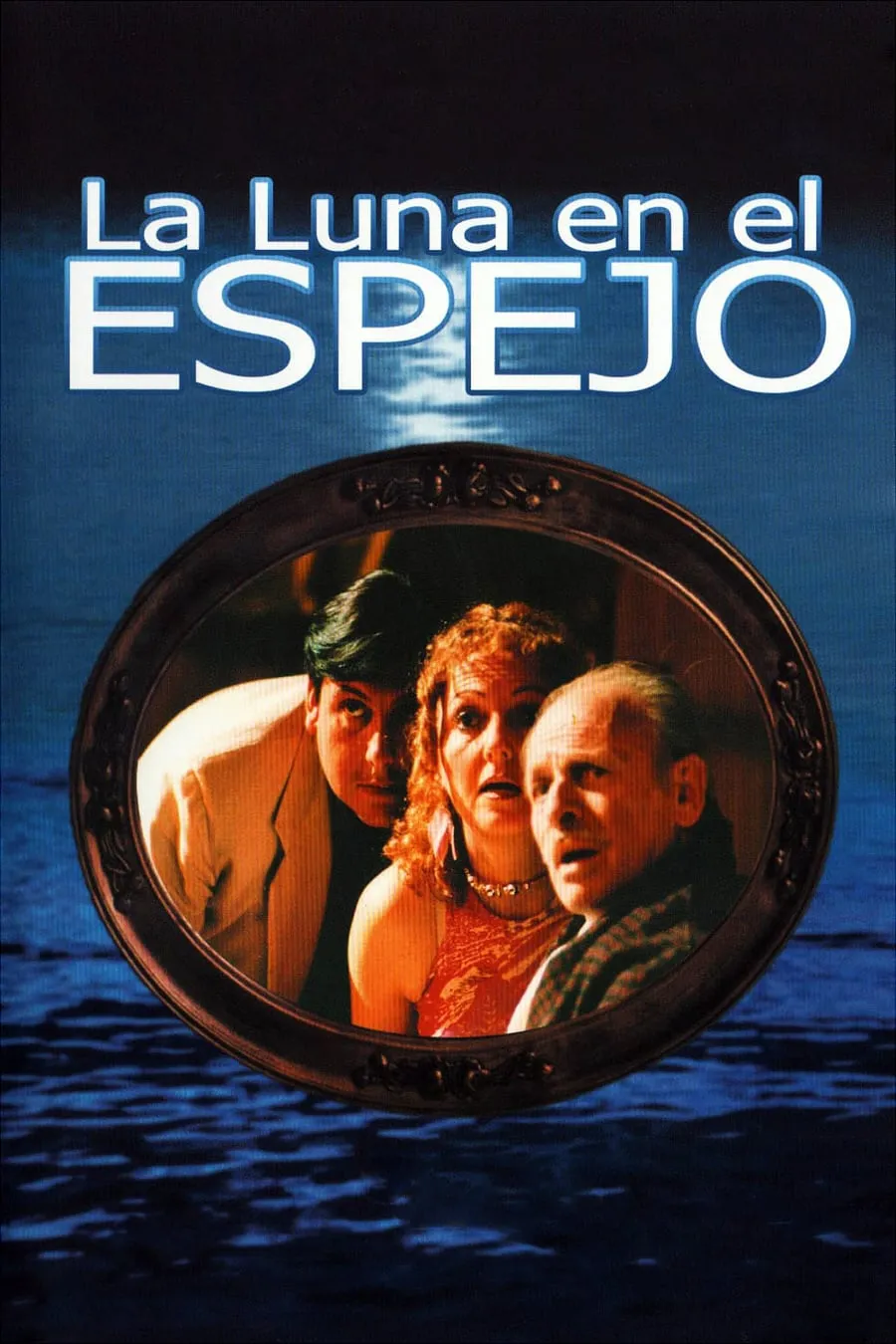 La luna en el espejo poster