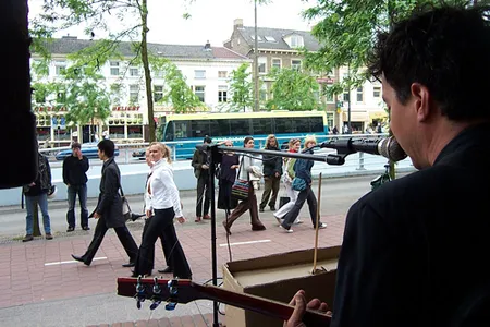 Belch en nieuwsgierige voorbijgangers