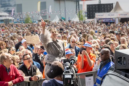 Publiek met Maan Bevrijdingsfestival Vlissingen