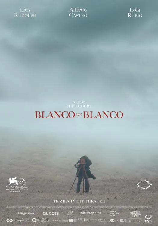 Blanco en blanco poster
