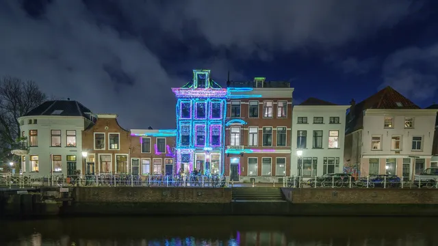 Test gevel-projectie op het pand van EKKO