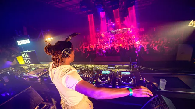 Philou Louzolo op DGTL in de Scheepsbouwloods tijdens ADE21