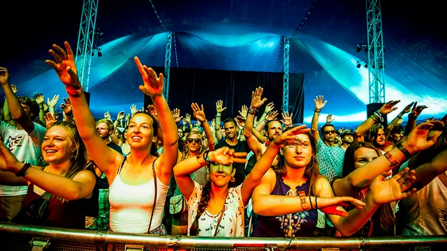 Publiek bij Tourist LeMC op Lowlands 2016