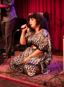 Meral Polat in Paradox