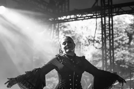 Eivør in het Openluchttheater De Goffert