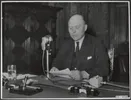 Premier Schermerhorn houdt een radiotoespraak, oktober 1945