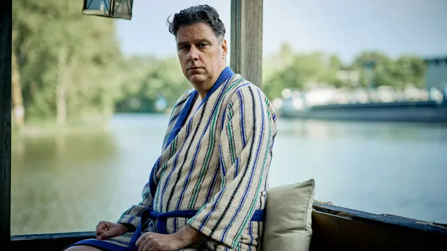 Diederik Ebbinge als Jos.