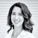 Zwart-wit portretfoto van Rebecca Lombaers